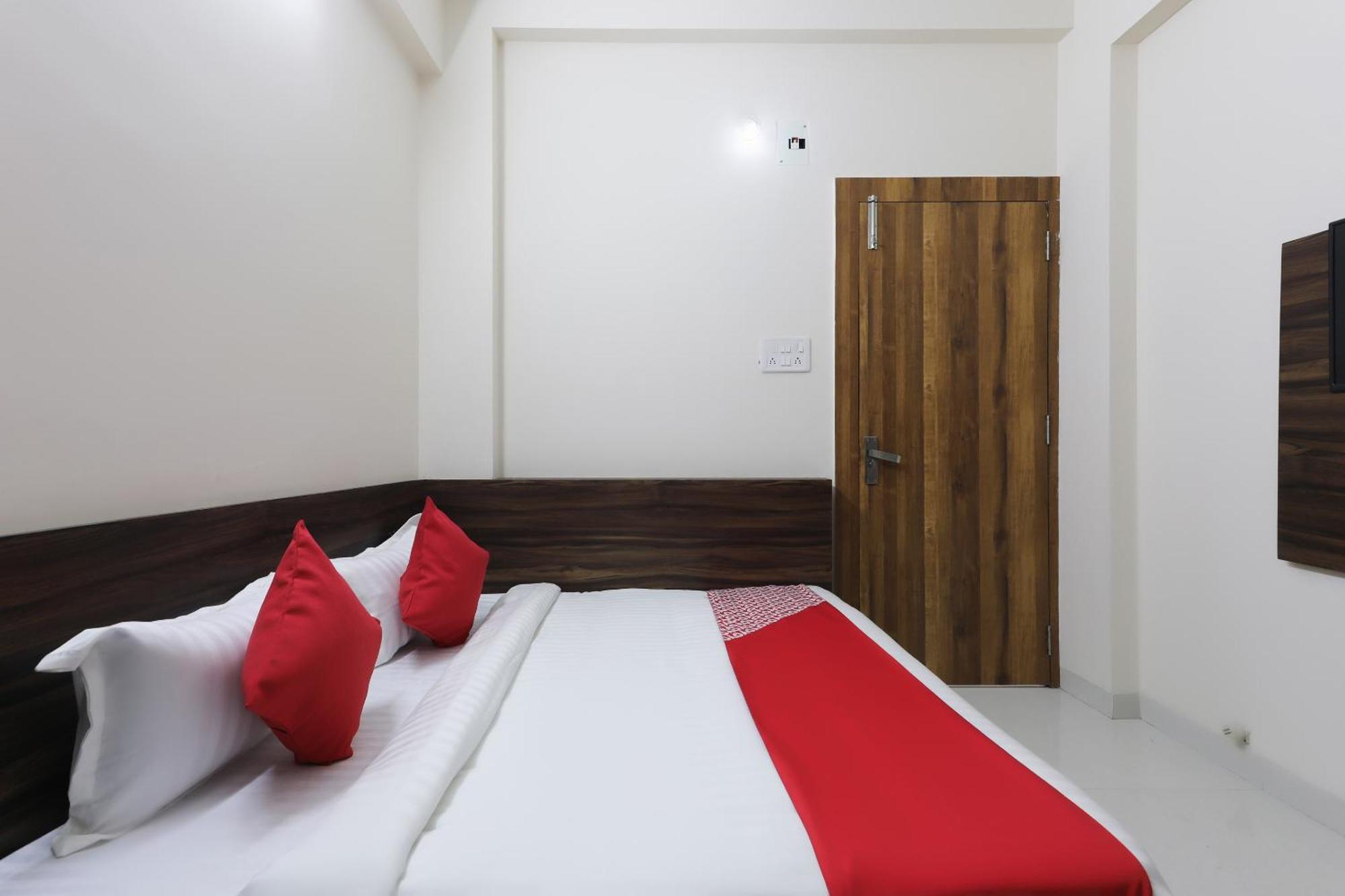 OYO 46617 La Flora Indore Exterior foto