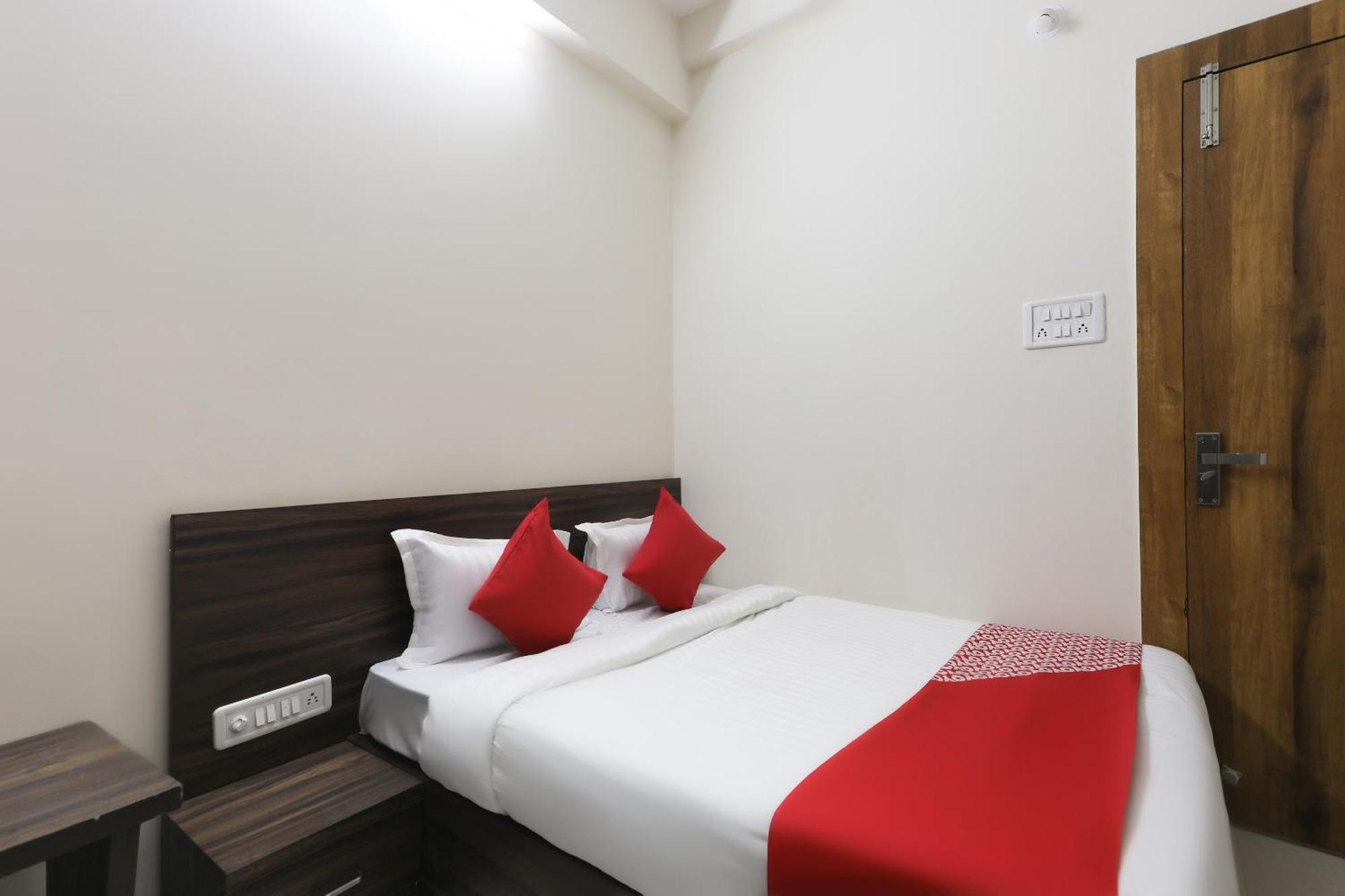 OYO 46617 La Flora Indore Exterior foto