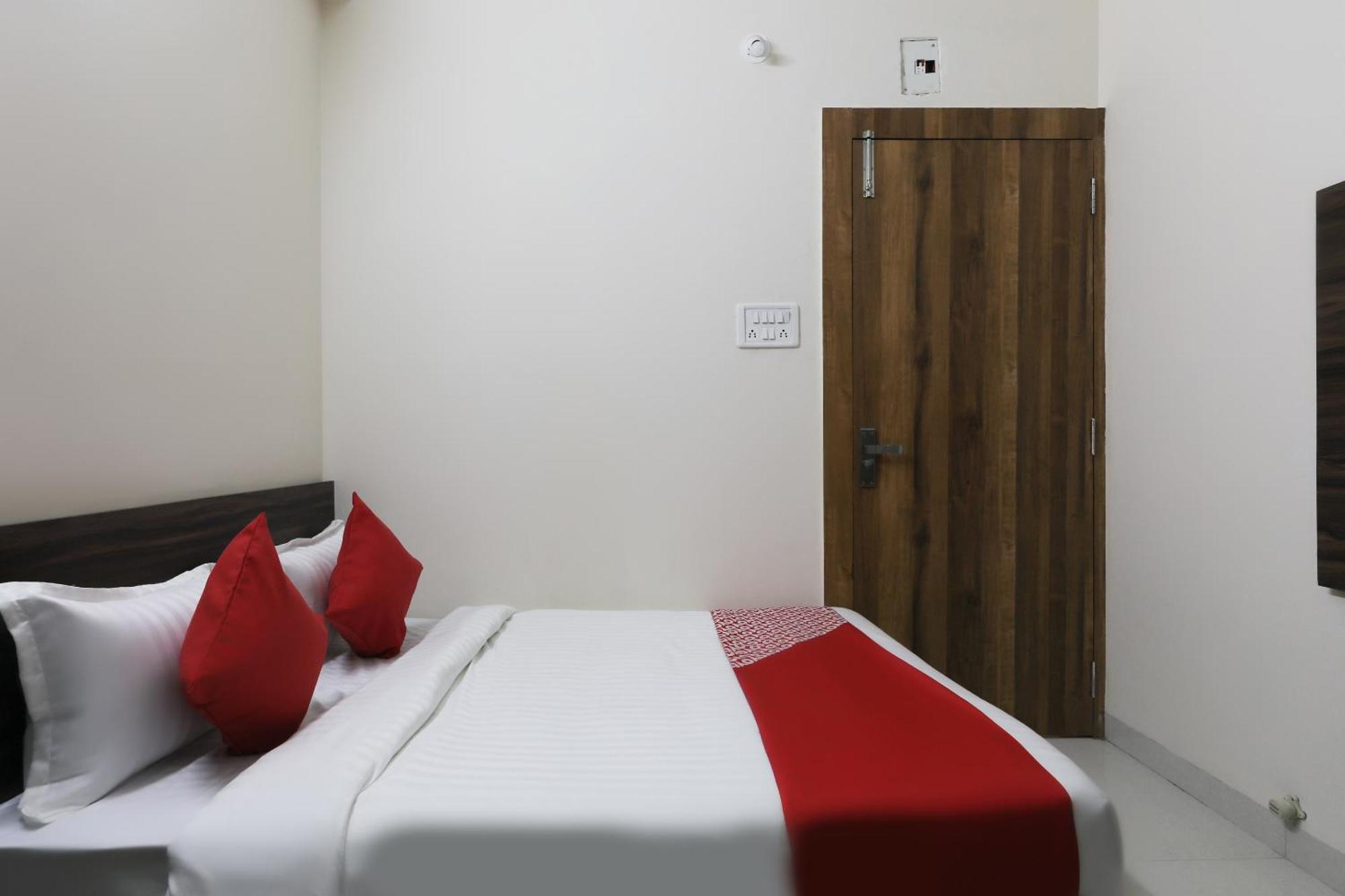 OYO 46617 La Flora Indore Exterior foto