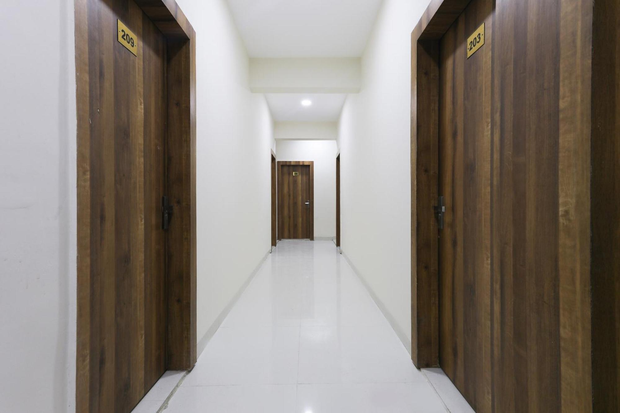 OYO 46617 La Flora Indore Exterior foto